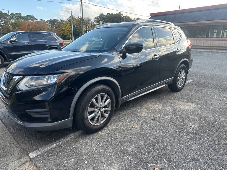 2018 Nissan Rogue SV's photo