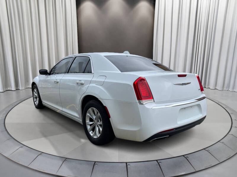 2016 Chrysler 300 Anniversary Package photo 5