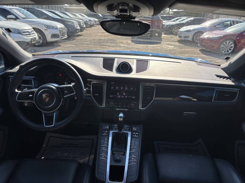 2017 Porsche Macan