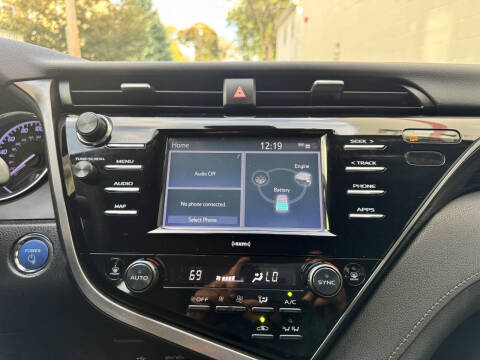 2020 Toyota Camry Hybrid LE