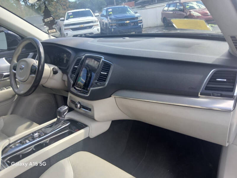 2016 Volvo XC90 T5 Momentum