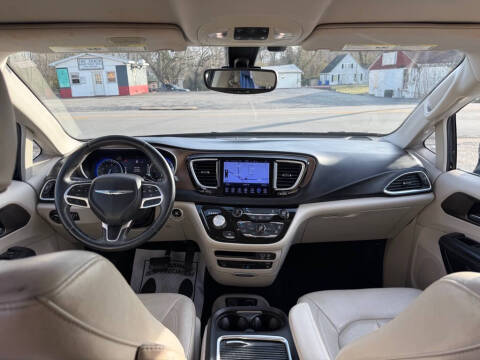 2017 Chrysler Pacifica Touring-L Plus