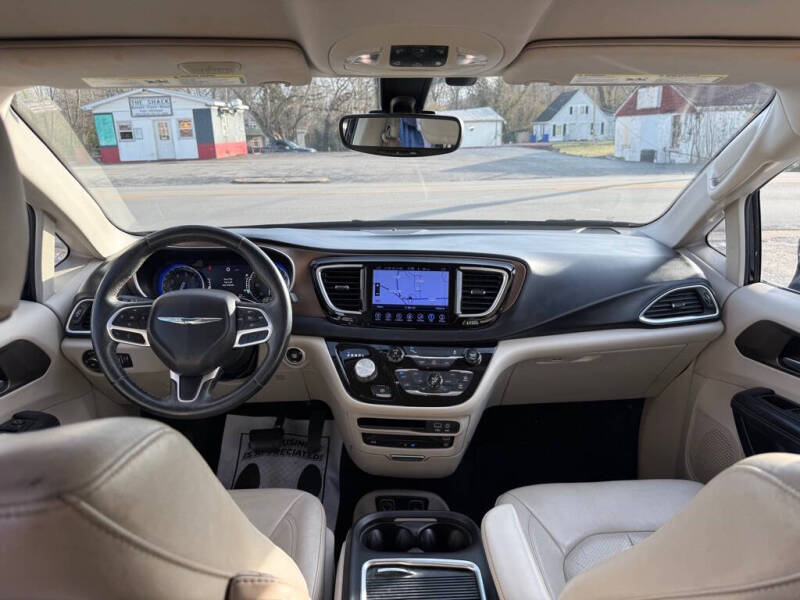 2017 Chrysler Pacifica Touring-L Plus