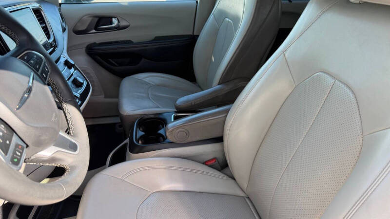 2022 Chrysler Pacifica Touring L