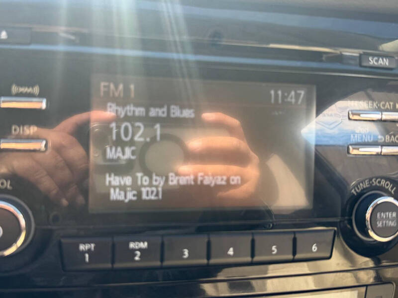 2017 Nissan Rogue SV