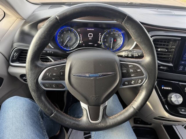 2017 Chrysler Pacifica Touring-L Plus