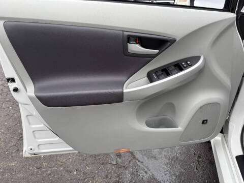 2010 Toyota Prius III