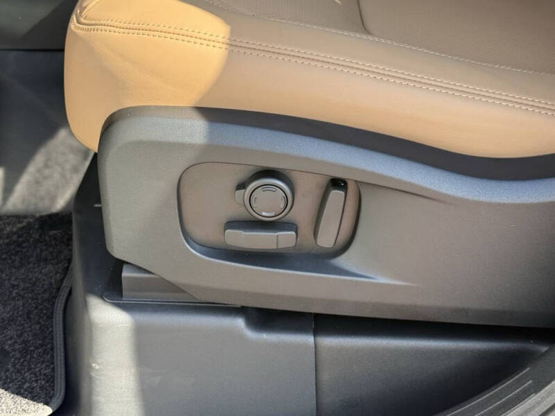 2026 Land Rover Defender 110 P300 S