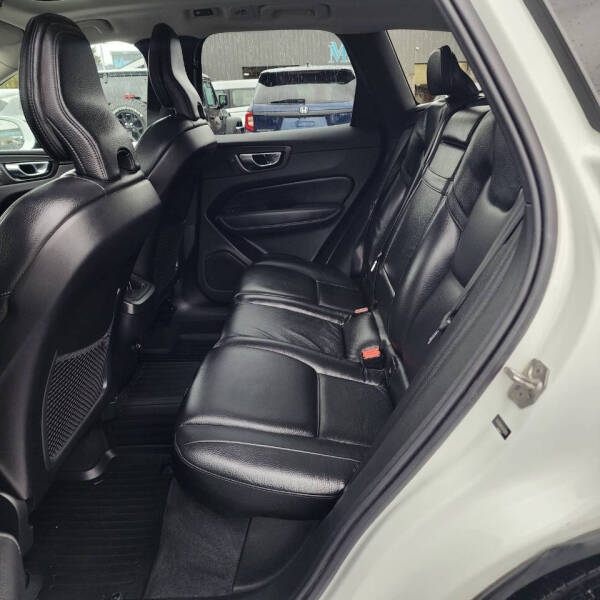 2020 Volvo XC60 T5 Momentum