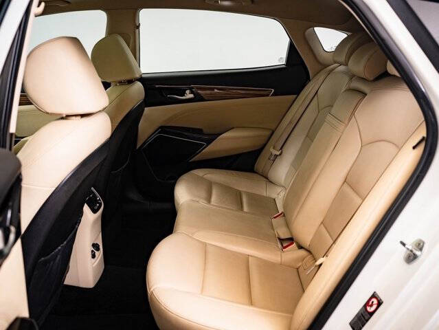 2019 Kia Cadenza Technology