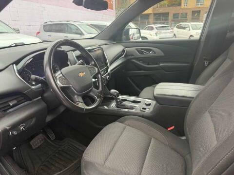 2022 Chevrolet Traverse LT Cloth