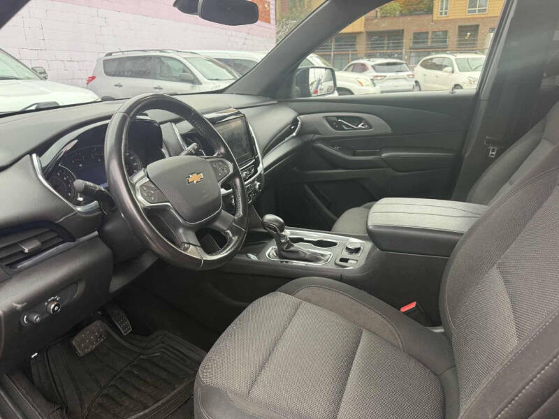 2022 Chevrolet Traverse LT Cloth