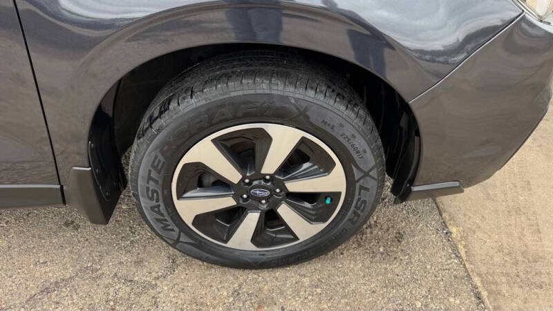 Used 2018 Subaru Forester Base with VIN JF2SJABC9JH613175 for sale in La Crescent, MN