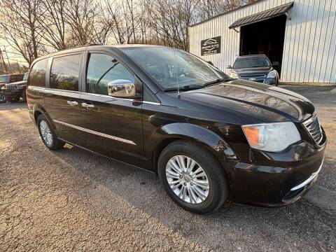 2012 Chrysler Town and Country for sale at Monroe Auto's, LLC in Parsons TN