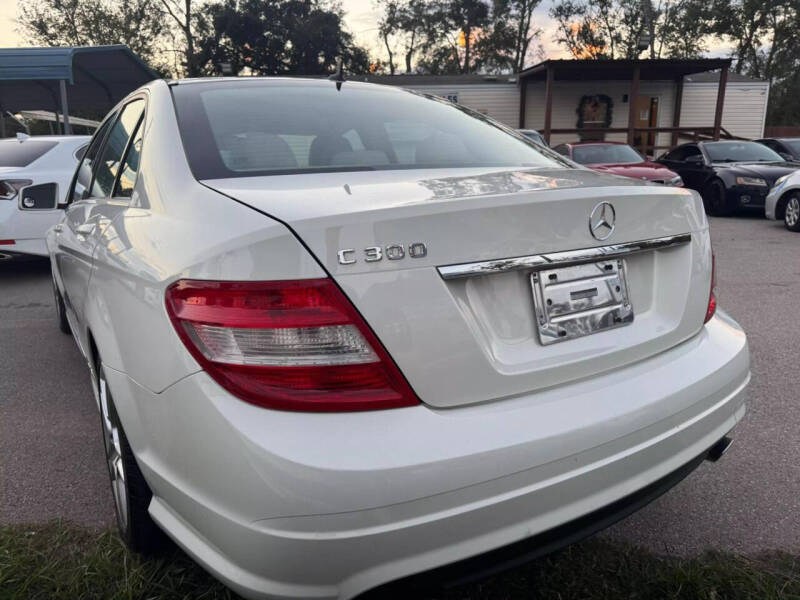 2011 Mercedes-Benz C-Class C300 Luxury photo 4