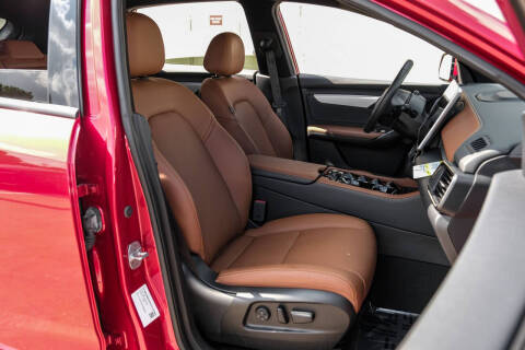 2024 VinFast VF8 Plus