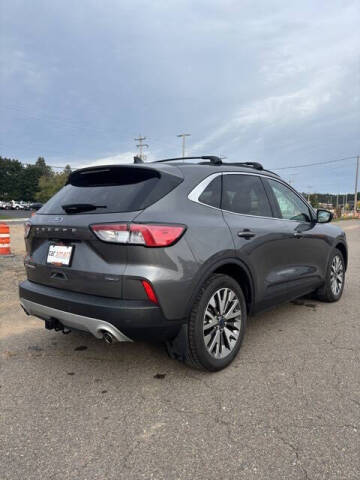 2022 Ford Escape Hybrid Titanium