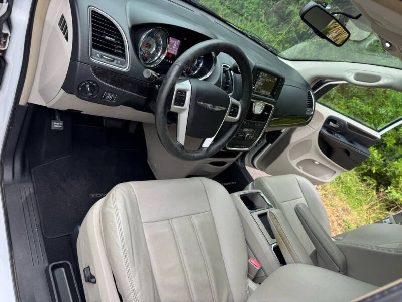 2014 Chrysler Town and Country Touring