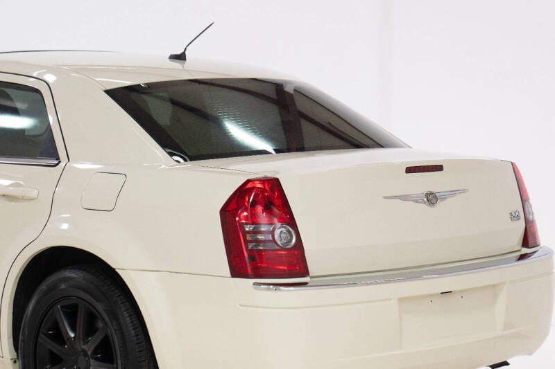 2008 Chrysler 300 Limited photo 16