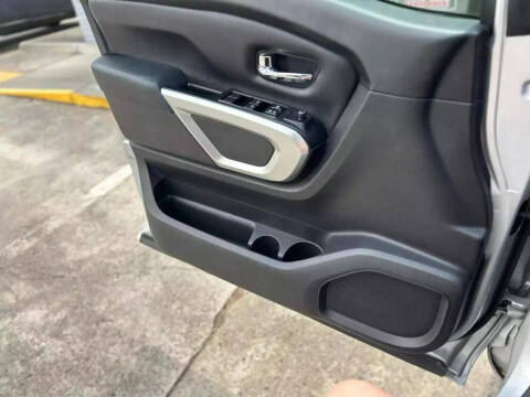 2017 Nissan Titan SV