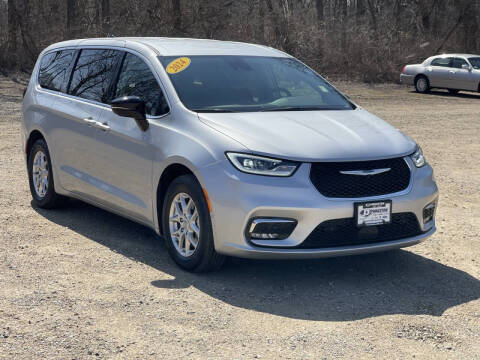 2024 Chrysler Pacifica for sale at PRINCETON CHEVROLET GMC HUMMER in Princeton IL