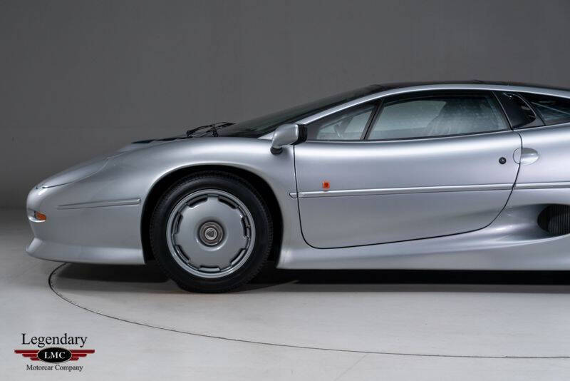 1993 Jaguar XJ 220