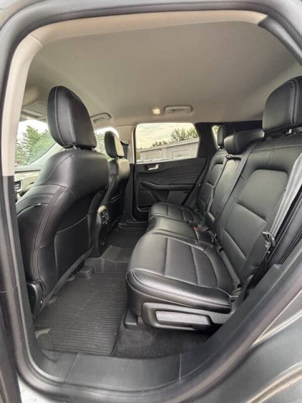 2022 Ford Escape Hybrid Titanium