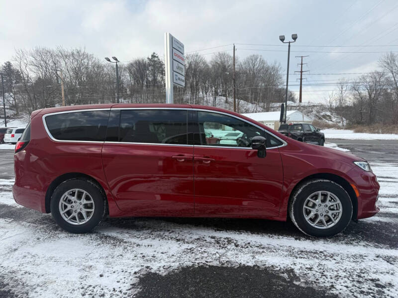 2026 Chrysler Pacifica Select