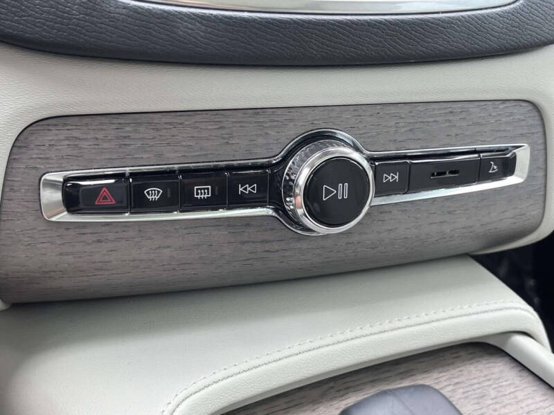 2023 Volvo XC90 B6 Core
