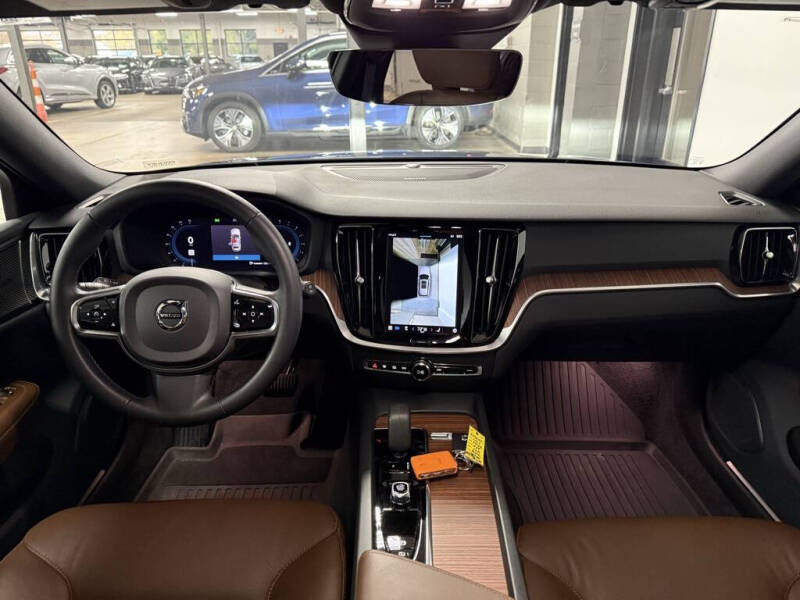 2023 Volvo V60 Cross Country B5 Plus