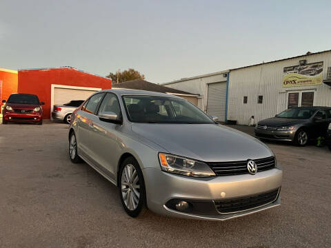 2011 Volkswagen Jetta for sale at ONYX AUTOMOTIVE, LLC in Largo FL