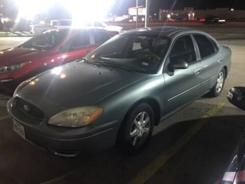2006 Ford Taurus for sale at FREDY USED CAR SALES in Houston TX