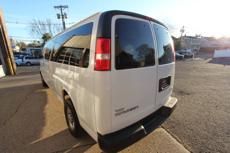 2020 GMC Savana Passenger LS photo 28