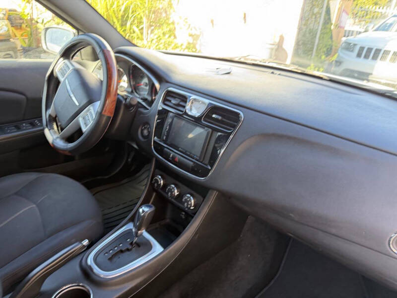 2013 Chrysler 200 Touring