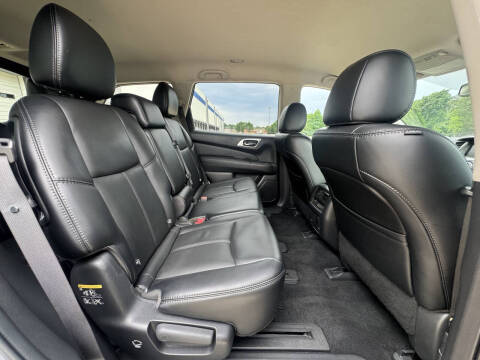 2017 Nissan Pathfinder SL