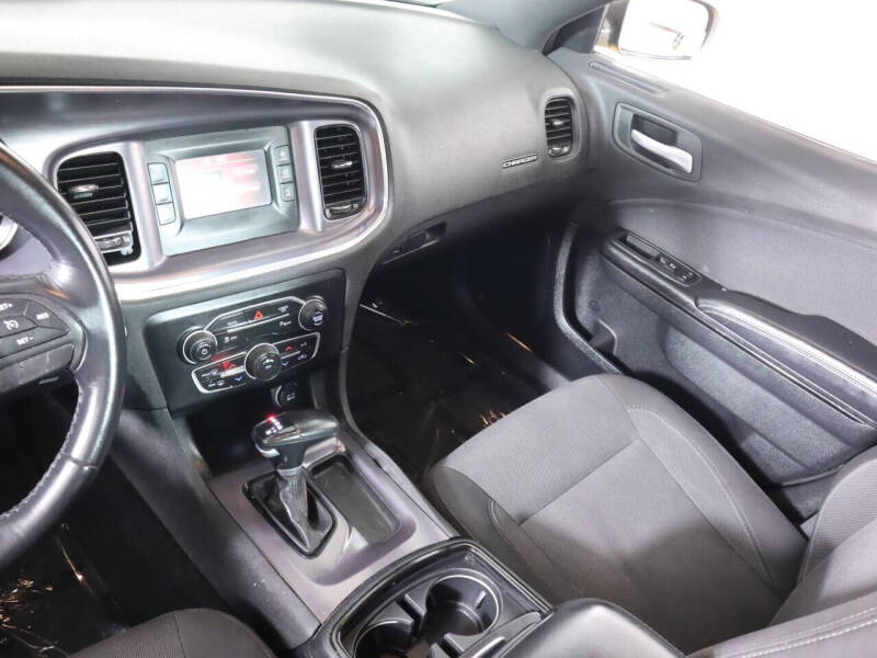 2017 Dodge Charger SE