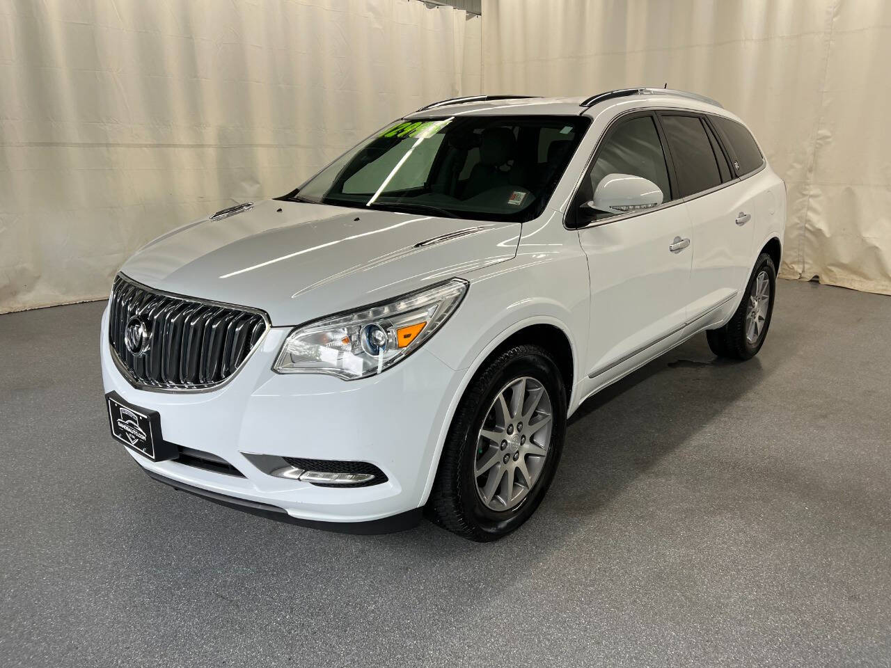 Off white 2017 Buick Enclave Leather AWD Leather 4dr Crossover 1