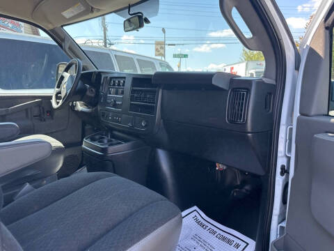 2022 Chevrolet Express 2500