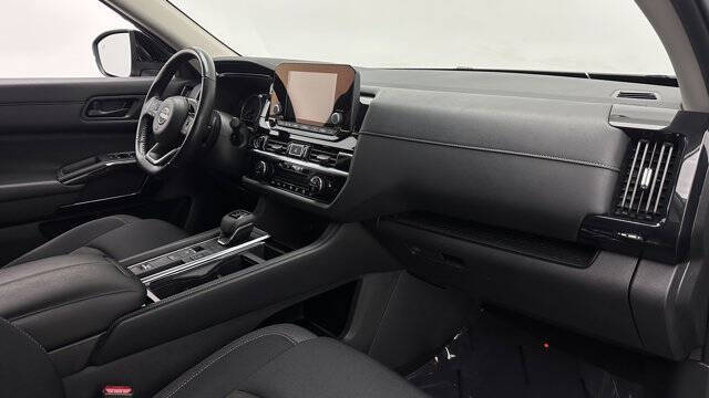 2023 Nissan Pathfinder SV