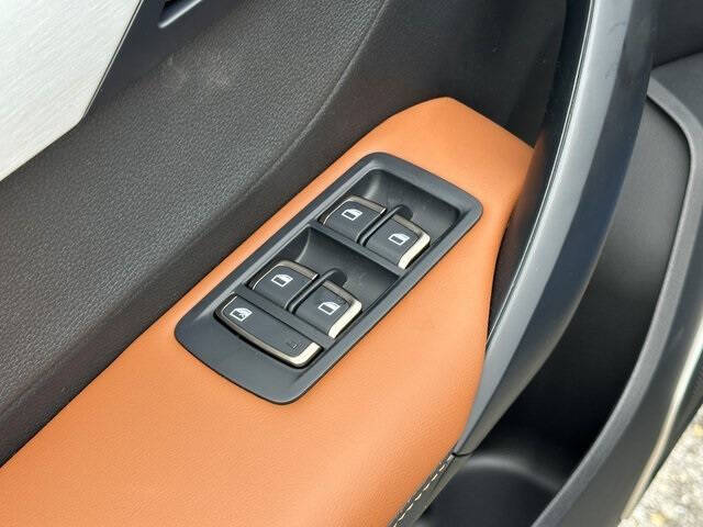 2025 VinFast VF8 Plus