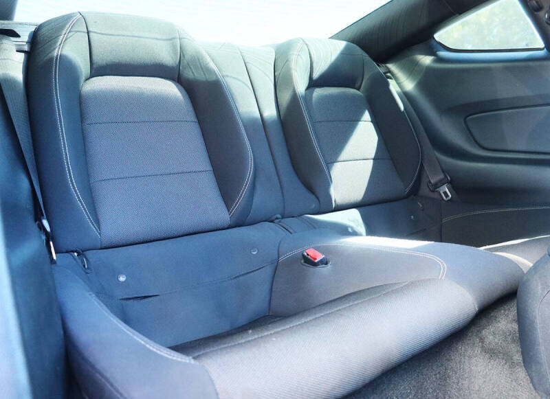 2017 Ford Mustang V6