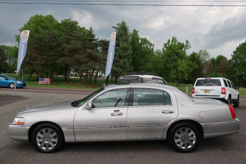 2004 Lincoln Town Car for sale at GEG Automotive in Gilbertsville PA