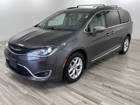 2020 Chrysler Pacifica for sale at Juan Autos y mas in O'Fallon MO