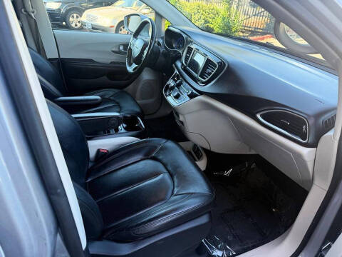 2020 Chrysler Pacifica Touring L