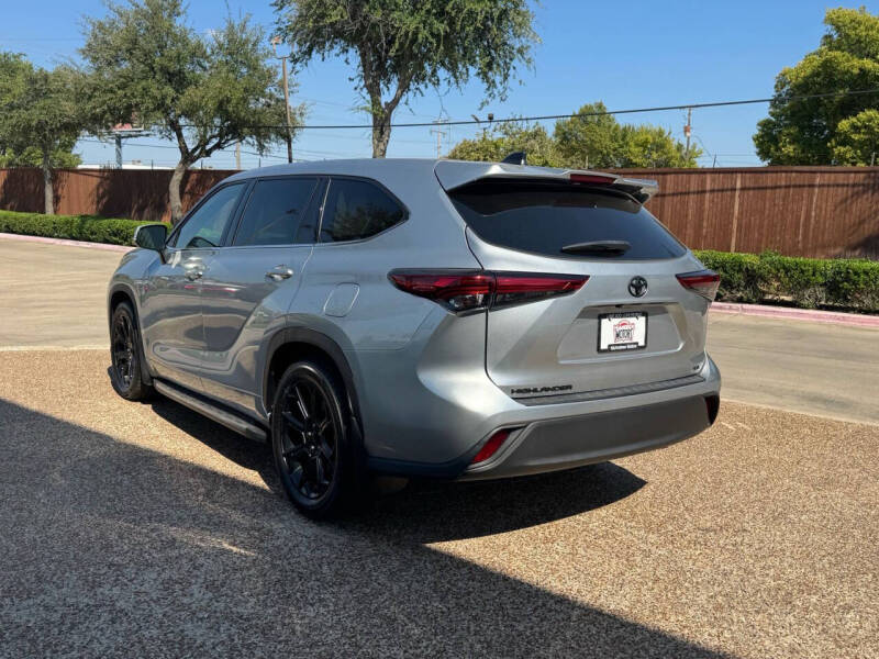 2022 Toyota Highlander LE