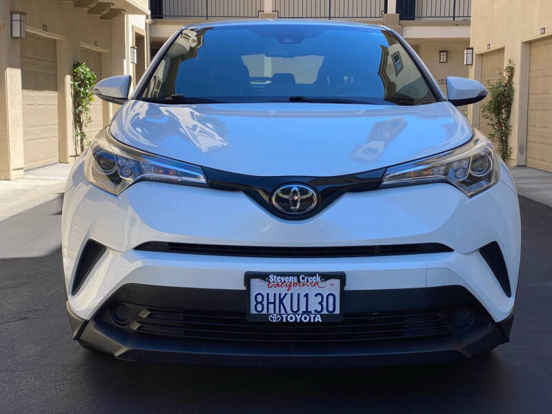 2019 Toyota C-HR LE photo 2