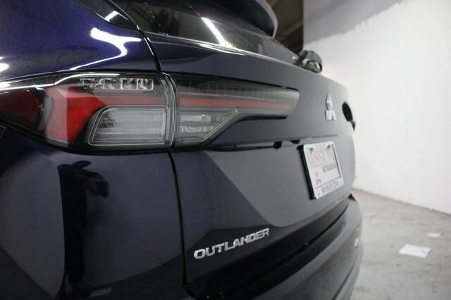 2025 Mitsubishi Outlander SE