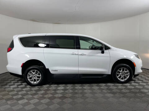 2024 Chrysler Voyager LX