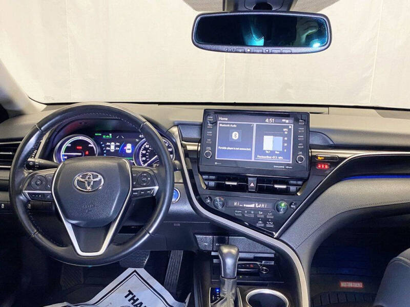 2022 Toyota Camry Hybrid XLE