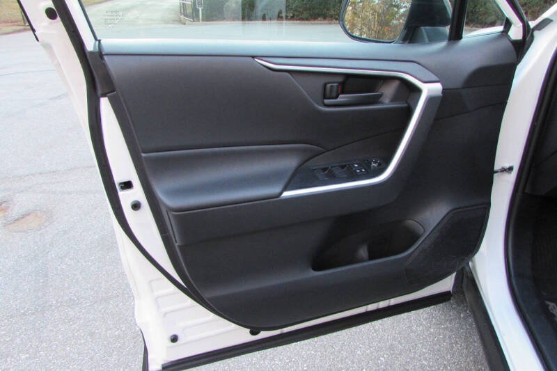 2020 Toyota RAV4 Hybrid LE